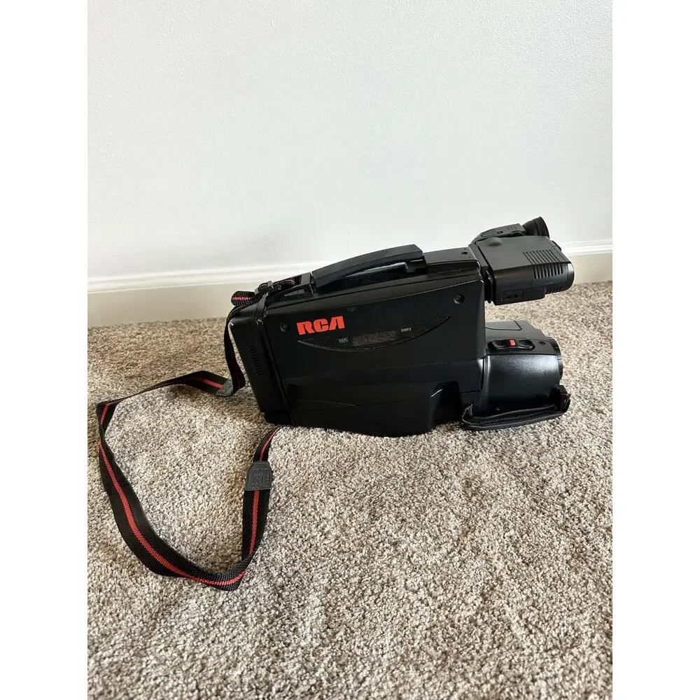 Vintage RCA CC4252 Auto Shot 72X Zoom VHS Camcorder NOT TESTED